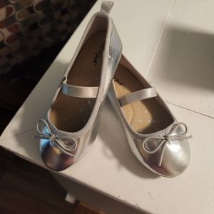 Cat & jack toddler girl size 8 silver vallet flats